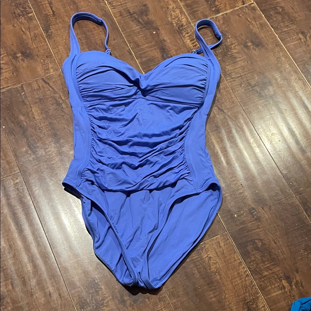 LA BLANCA CORE SOLID SWEETHEART ONE PIECE SWIMSUIT BANDEAU - Picture 4 of 6
